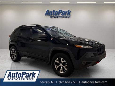 Used 2018 Jeep Cherokee Trailhawk w/ Quick Order Package 27L AWD/4WD image 1