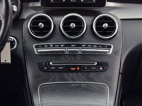 Used 2019 Mercedes-Benz GLC 300 4MATIC image 24