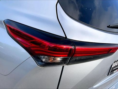 Used 2022 Toyota Highlander L FWD image 27