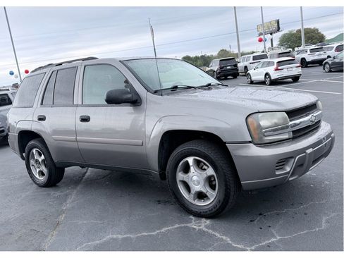 Used 2008 Chevrolet TrailBlazer 2WD w/ Smoker's Package image 2