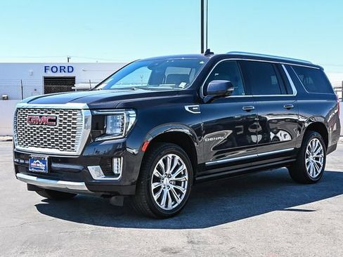 Used 2023 GMC Yukon XL Denali w/ Advanced Technology Package image 3