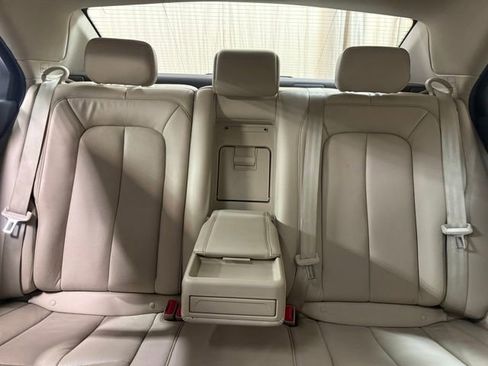 Used 2017 Lincoln Continental Select w/ Climate Package image 30