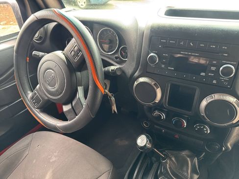 Used 2015 Jeep Wrangler Sport AWD/4WD image 13