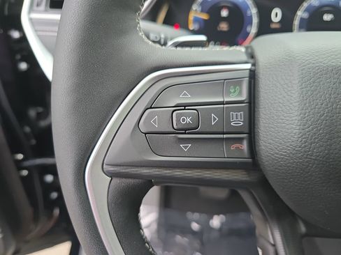 New 2025 Jeep Grand Cherokee Laredo w/ Luxury Tech Group I AWD/4WD image 17