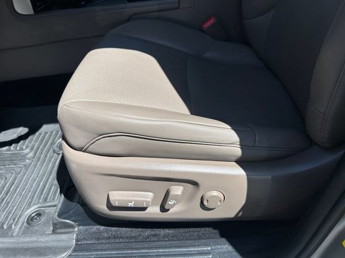 Used 2021 Lexus GX 460 Premium w/ Accessory Package AWD/4WD image 25