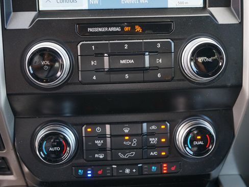 Used 2020 Ford F150 Lariat w/ Equipment Group 502A Luxury AWD/4WD image 20