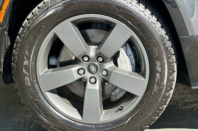 Certified 2025 Land Rover Defender 130 X-Dynamic SE AWD/4WD image 24