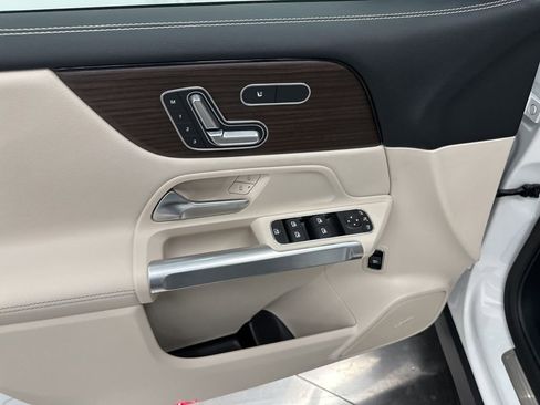 Used 2026 Mercedes-Benz GLB 250 4MATIC image 11