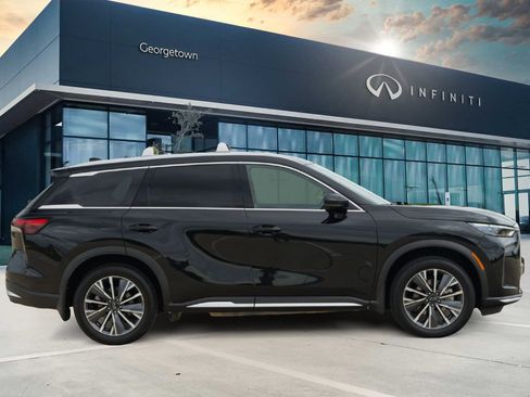 Certified 2026 INFINITI QX60 Luxe w/ Family Package image 3