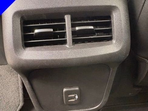 Used 2024 GMC Terrain SLT image 28