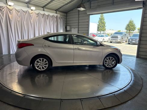 Used 2012 Hyundai Elantra GLS FWD image 3