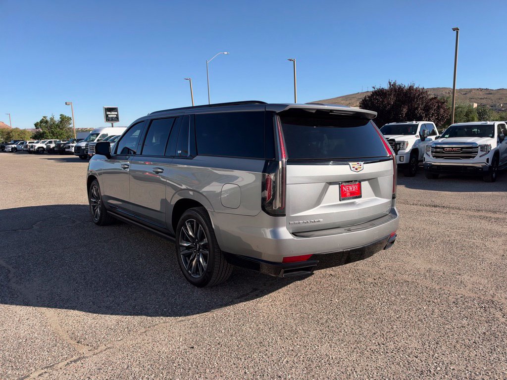 Used 2023 Cadillac Escalade ESV Sport Platinum w/ Heavy-Duty Trailer Package AWD/4WD image 7