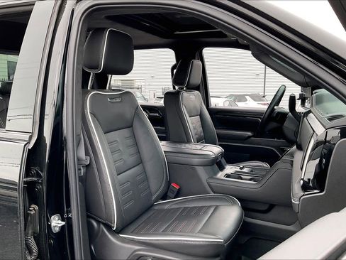 Used 2024 GMC Sierra 2500 AT4X image 10