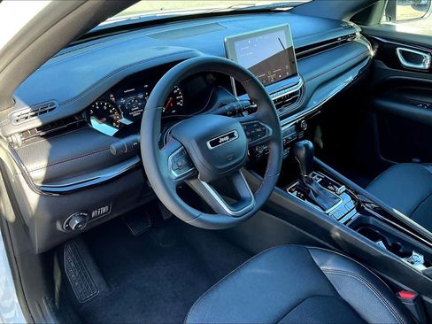 Used 2023 Jeep Compass Trailhawk image 16