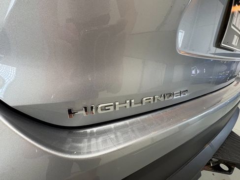 Used 2021 Toyota Highlander XLE AWD/4WD image 56