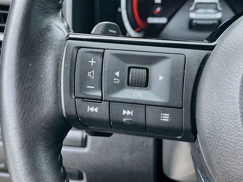 Used 2023 Nissan Rogue Platinum w/ Platinum Premium Package FWD image 18