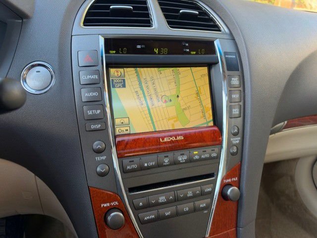 Used 2010 Lexus ES 350 w/ Preferred Accessory Package FWD image 5