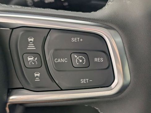 Certified 2025 Jeep Wrangler Unlimited Sahara w/ Safety Group AWD/4WD image 15