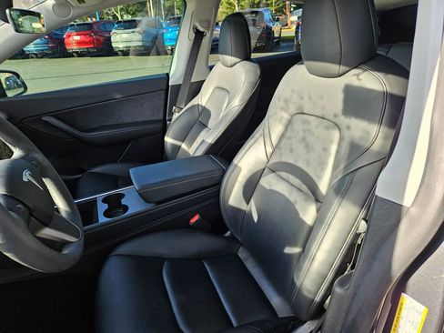 Used 2021 Tesla Model Y Long Range image 8