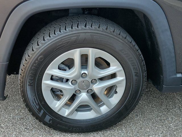 Used 2019 Jeep Compass Sport FWD image 5