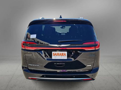New 2026 Chrysler Pacifica Pinnacle image 7