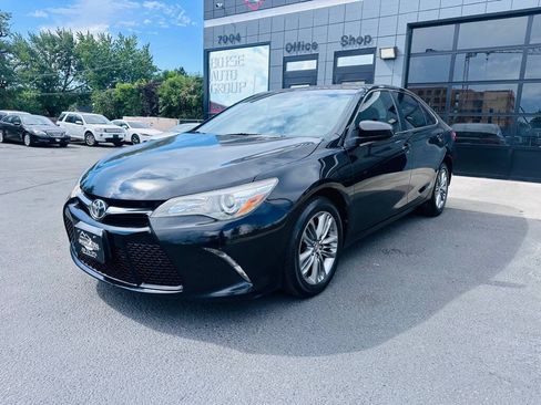 Used 2015 Toyota Camry SE FWD image 3