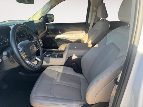 Used 2024 Ford Expedition Limited image 9