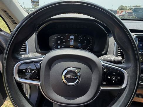 Used 2021 Volvo XC90 T6 Momentum w/ Climate Package AWD/4WD image 12