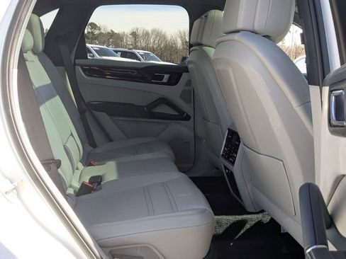 Used 2020 Porsche Cayenne S image 26