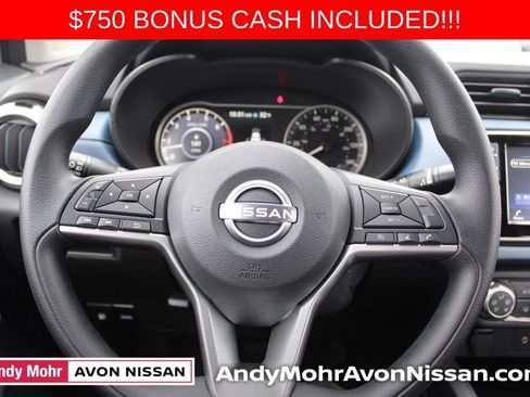 New 2025 Nissan Versa SV image 15