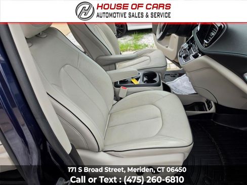 Used 2018 Chrysler Pacifica Limited w/ Advanced Safetytec Group FWD image 47