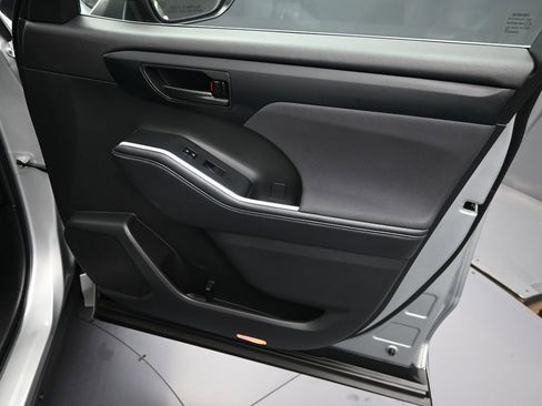 Used 2024 Toyota Highlander LE image 36