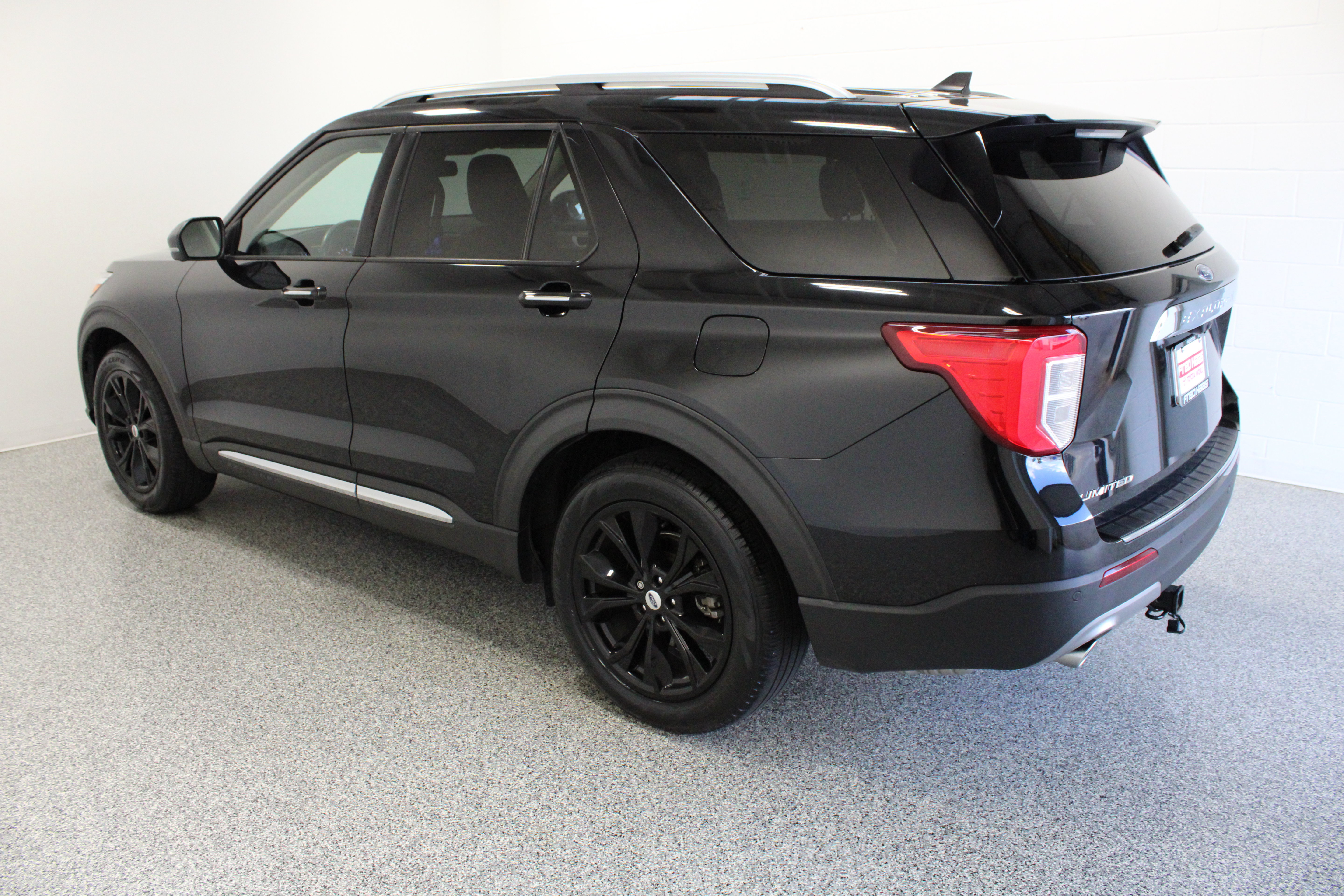 Used 2021 Ford Explorer Limited w/ Equipment Group 301A RWD image 9