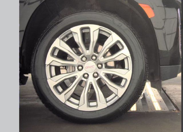 Used 2022 GMC Yukon XL Denali AWD/4WD image 15