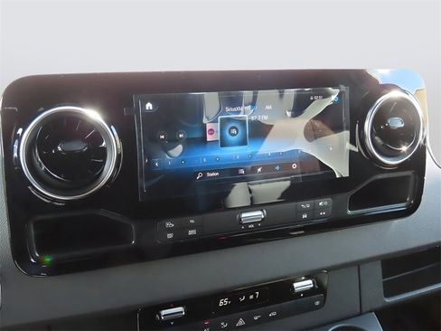 Used 2024 Mercedes-Benz Sprinter 2500 image 35