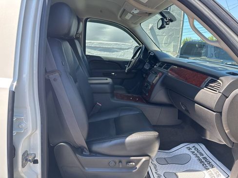 Used 2012 Chevrolet Avalanche LTZ AWD/4WD image 28