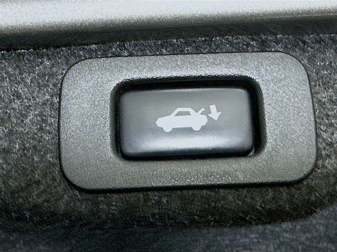 Used 2016 Lexus ES 350 w/ Luxury Package w/Wood Trim image 32