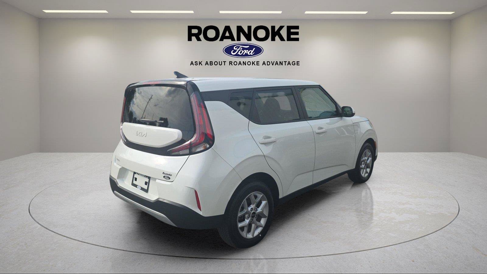 Used 2025 Kia Soul LX FWD image 9