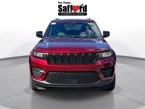 New 2025 Jeep Grand Cherokee Altitude image 8