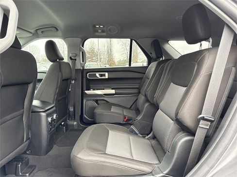 Used 2022 Ford Explorer XLT image 11
