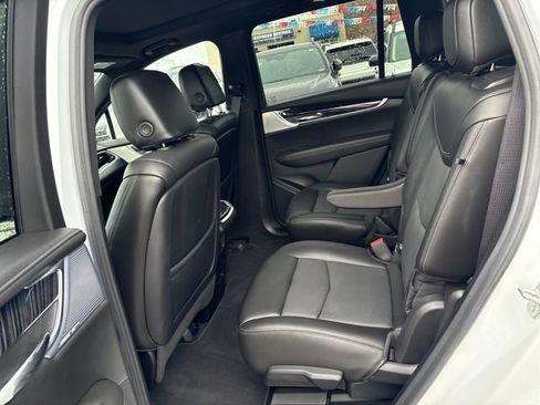 Used 2025 Cadillac XT6 Premium Luxury AWD/4WD image 21