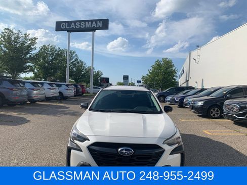 Used 2024 Subaru Outback Premium AWD/4WD image 2