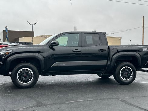 Used 2024 Toyota Tacoma TRD Off-Road image 8