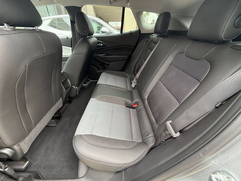 Used 2025 Chevrolet Trax LT FWD image 23
