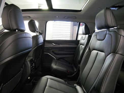 Used 2024 Jeep Grand Cherokee L Limited w/ Luxury Tech Group II image 6