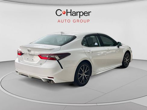 Used 2022 Toyota Camry SE w/ Cold Weather Package AWD/4WD image 3