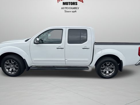 Used 2015 Nissan Frontier SL image 2