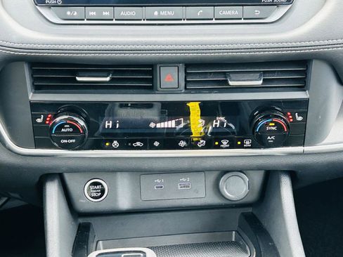 Used 2023 Nissan Rogue SV w/ SV Premium B Package image 20