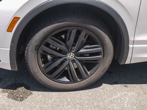 Used 2022 Volkswagen Tiguan SE R-Line FWD image 5