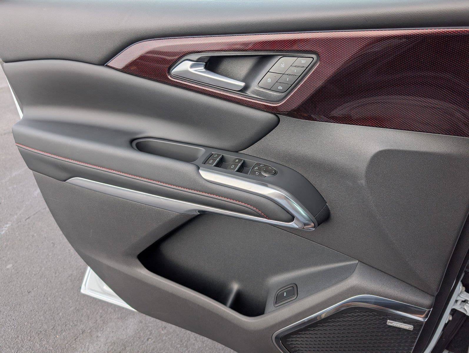 New 2027 Chevrolet Traverse RS w/ LPO, Floor Liner Package FWD image 14